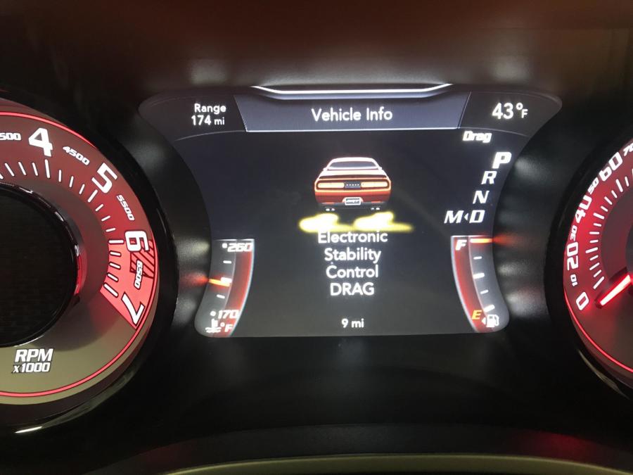 Панель приборов Dodge Challenger SRT Demon (LC) 2018 года  (фото 78 из 162)